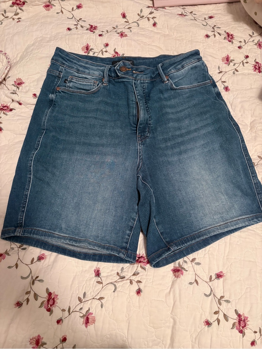 Judy Blue Mid-Rise Blue Denim Shorts